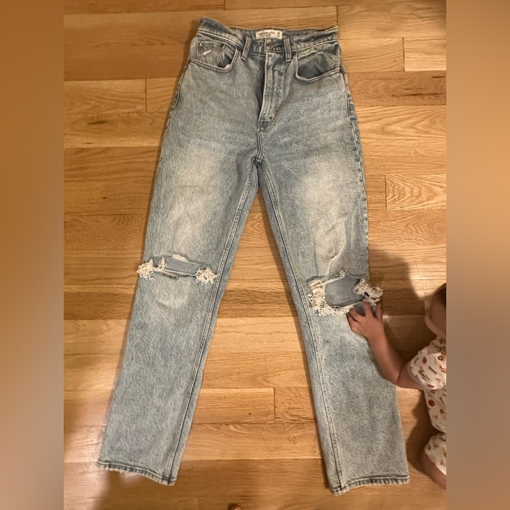 The 90’a straight Ultra High Rise from Abercrombie and Fitch. Like new!